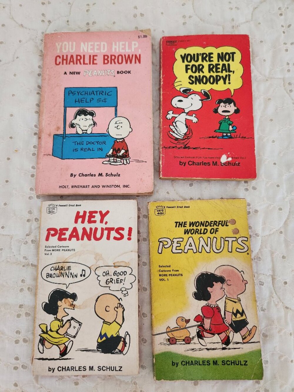 Vintage Set of 4 Peanuts Paperback Comic Books – 1960s Charles M. Schulz